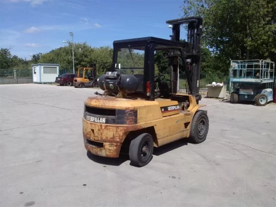 LPG viljuškar CATERPILLAR